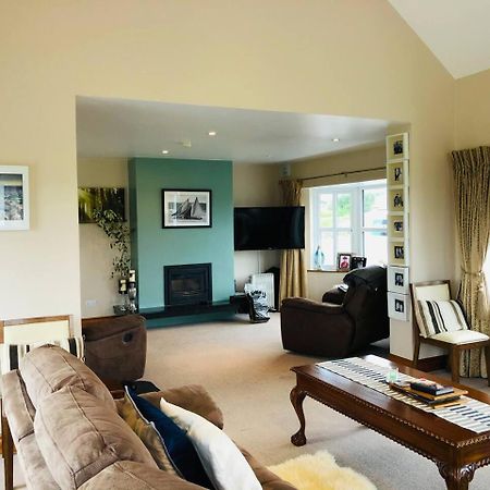 Connemara. 3 Bedroom, 8 Bed, Holiday Home Голуей Екстериор снимка