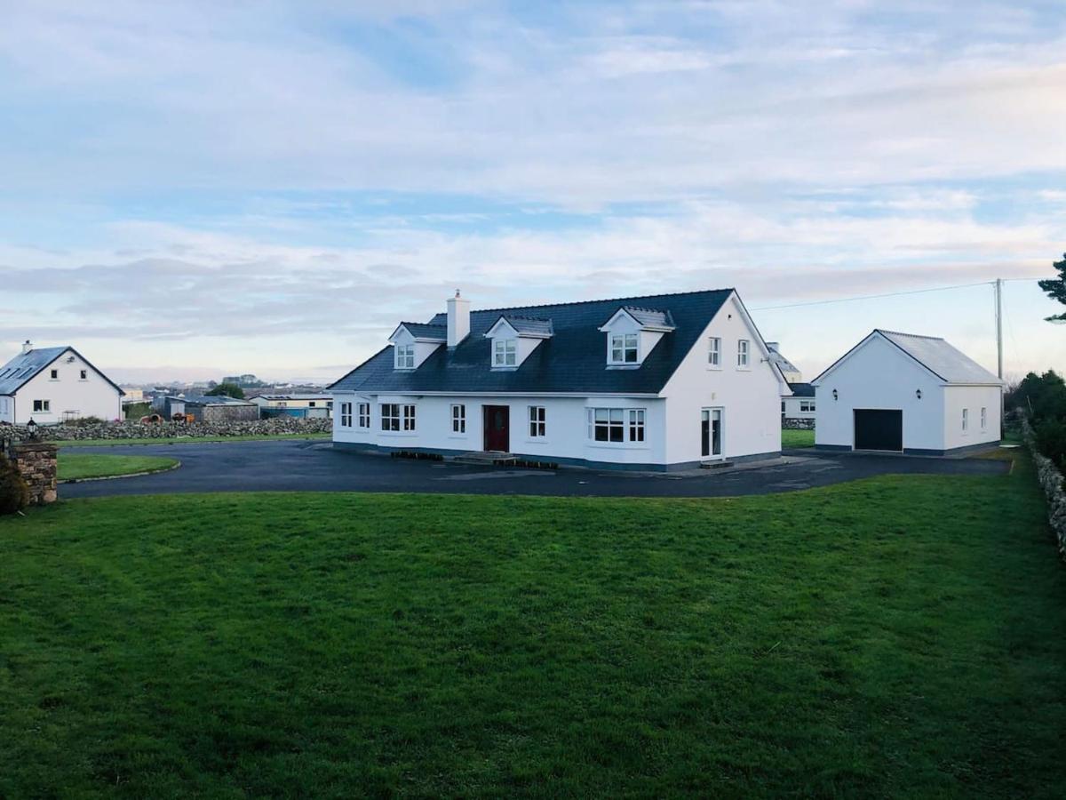 Connemara. 3 Bedroom, 8 Bed, Holiday Home Голуей Екстериор снимка