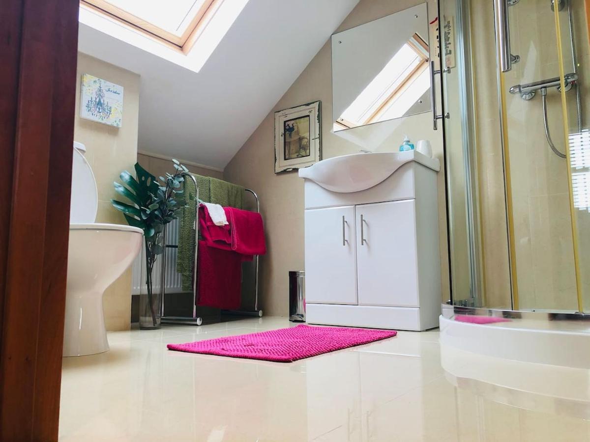 Connemara. 3 Bedroom, 8 Bed, Holiday Home Голуей Екстериор снимка