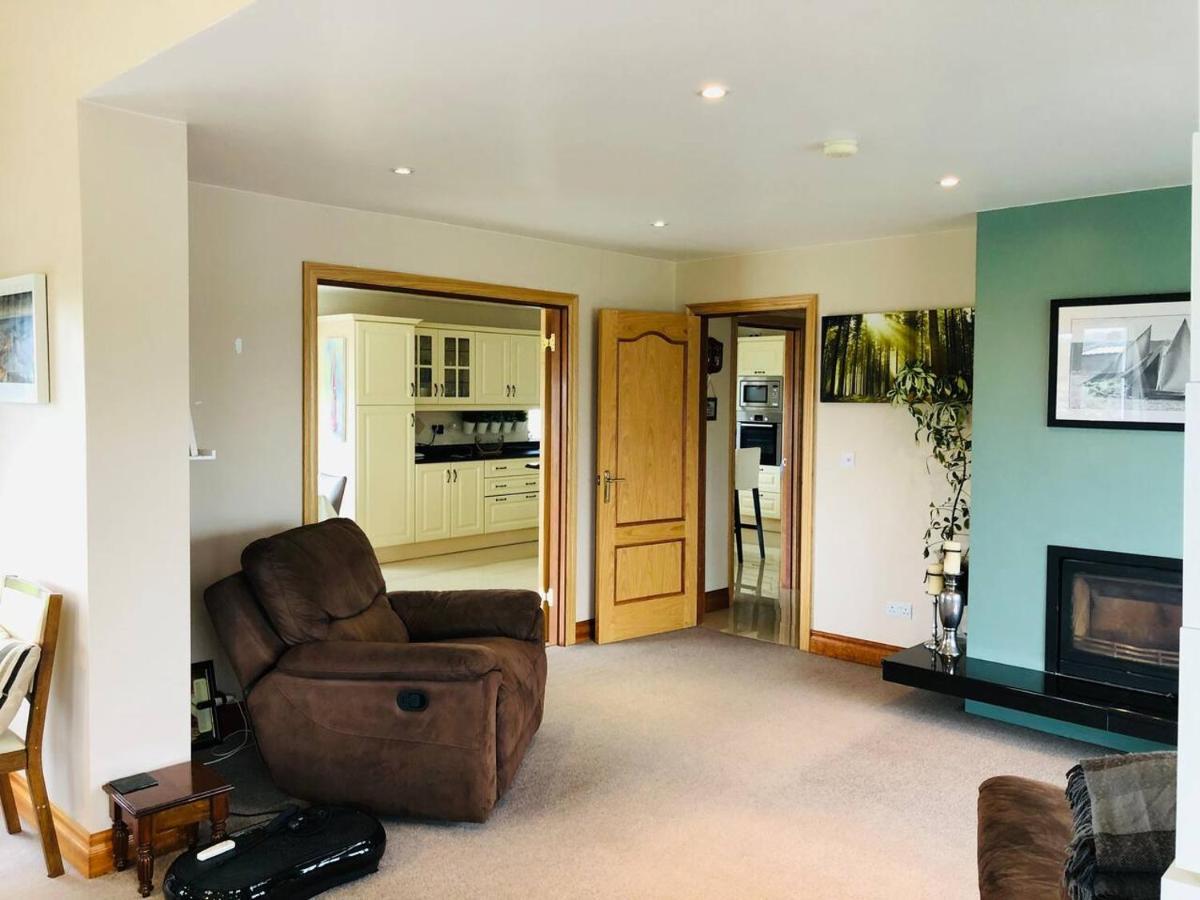 Connemara. 3 Bedroom, 8 Bed, Holiday Home Голуей Екстериор снимка