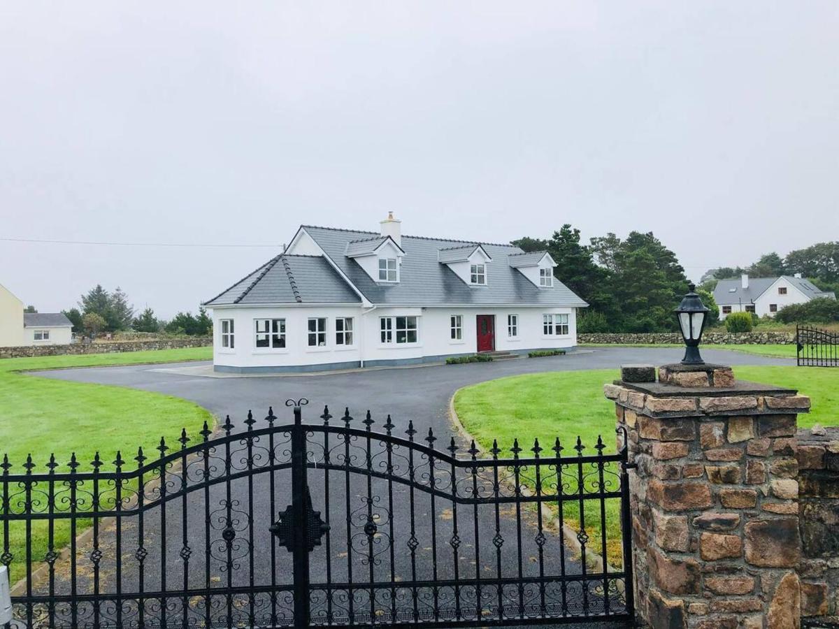 Connemara. 3 Bedroom, 8 Bed, Holiday Home Голуей Екстериор снимка