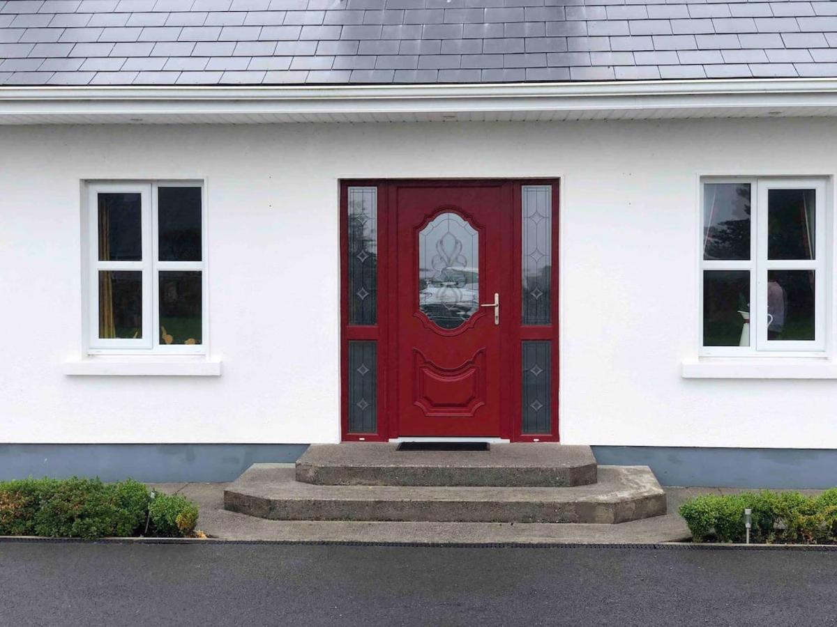 Connemara. 3 Bedroom, 8 Bed, Holiday Home Голуей Екстериор снимка