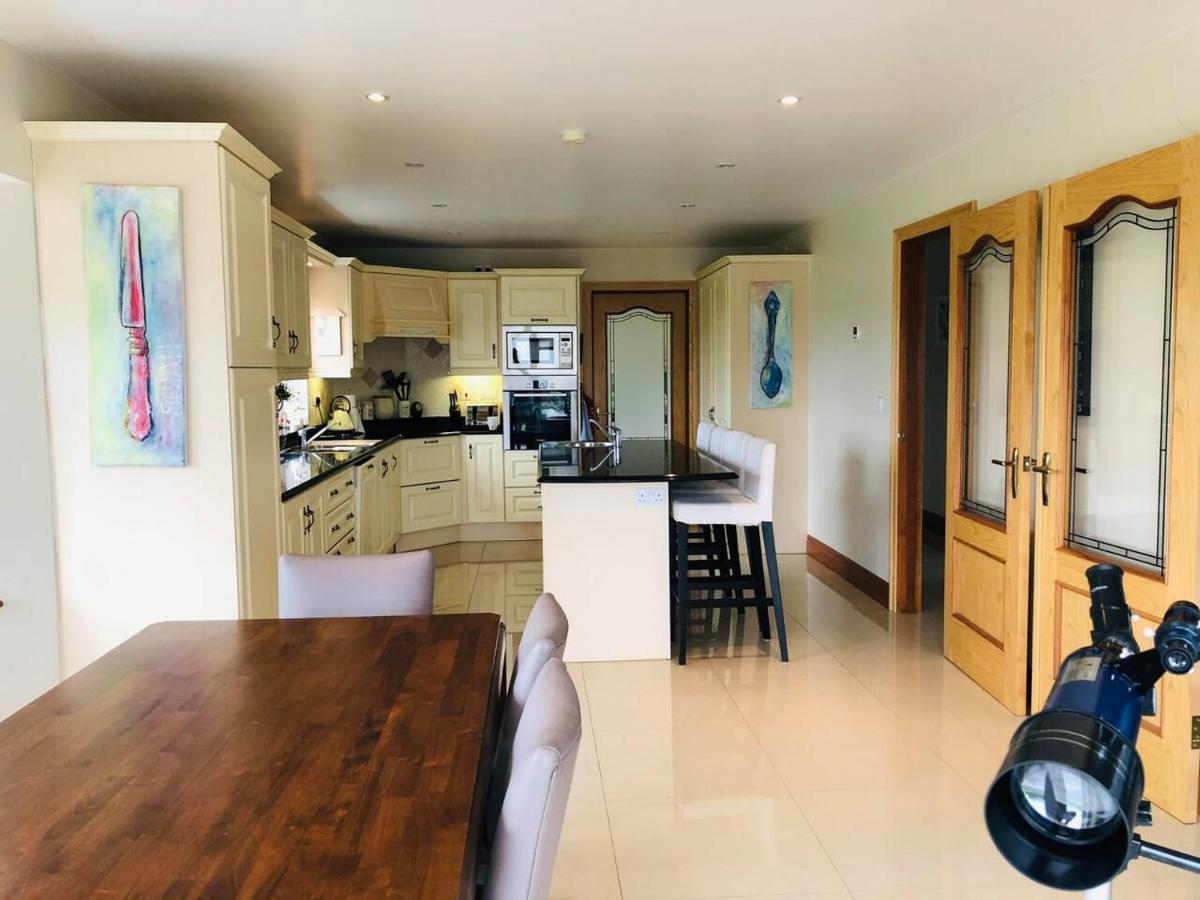 Connemara. 3 Bedroom, 8 Bed, Holiday Home Голуей Екстериор снимка