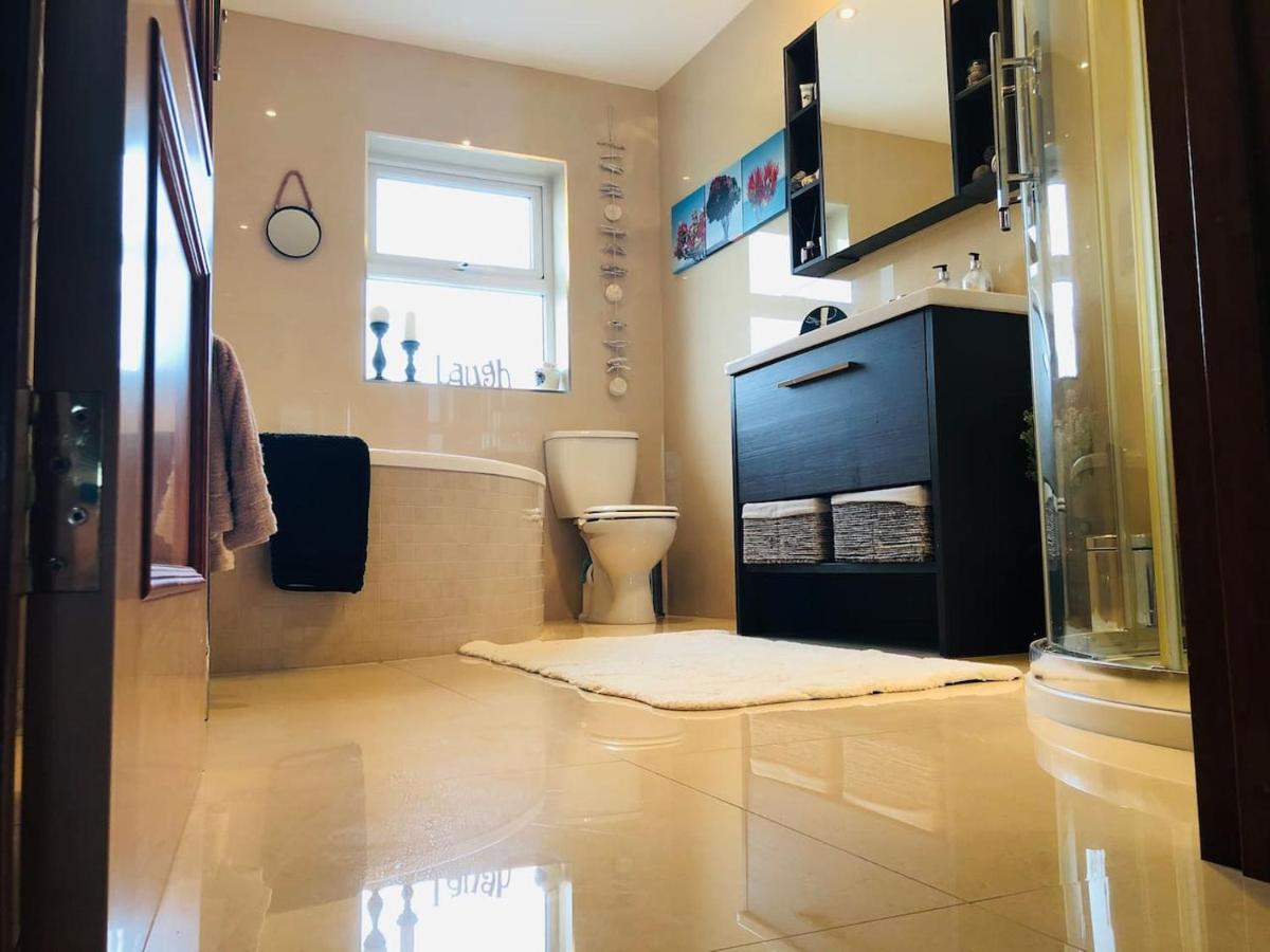 Connemara. 3 Bedroom, 8 Bed, Holiday Home Голуей Екстериор снимка