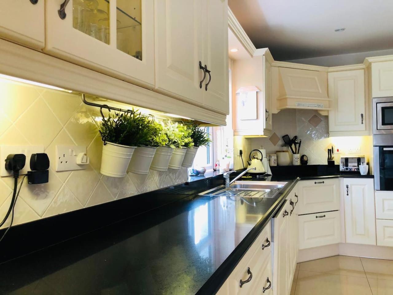 Connemara. 3 Bedroom, 8 Bed, Holiday Home Голуей Екстериор снимка