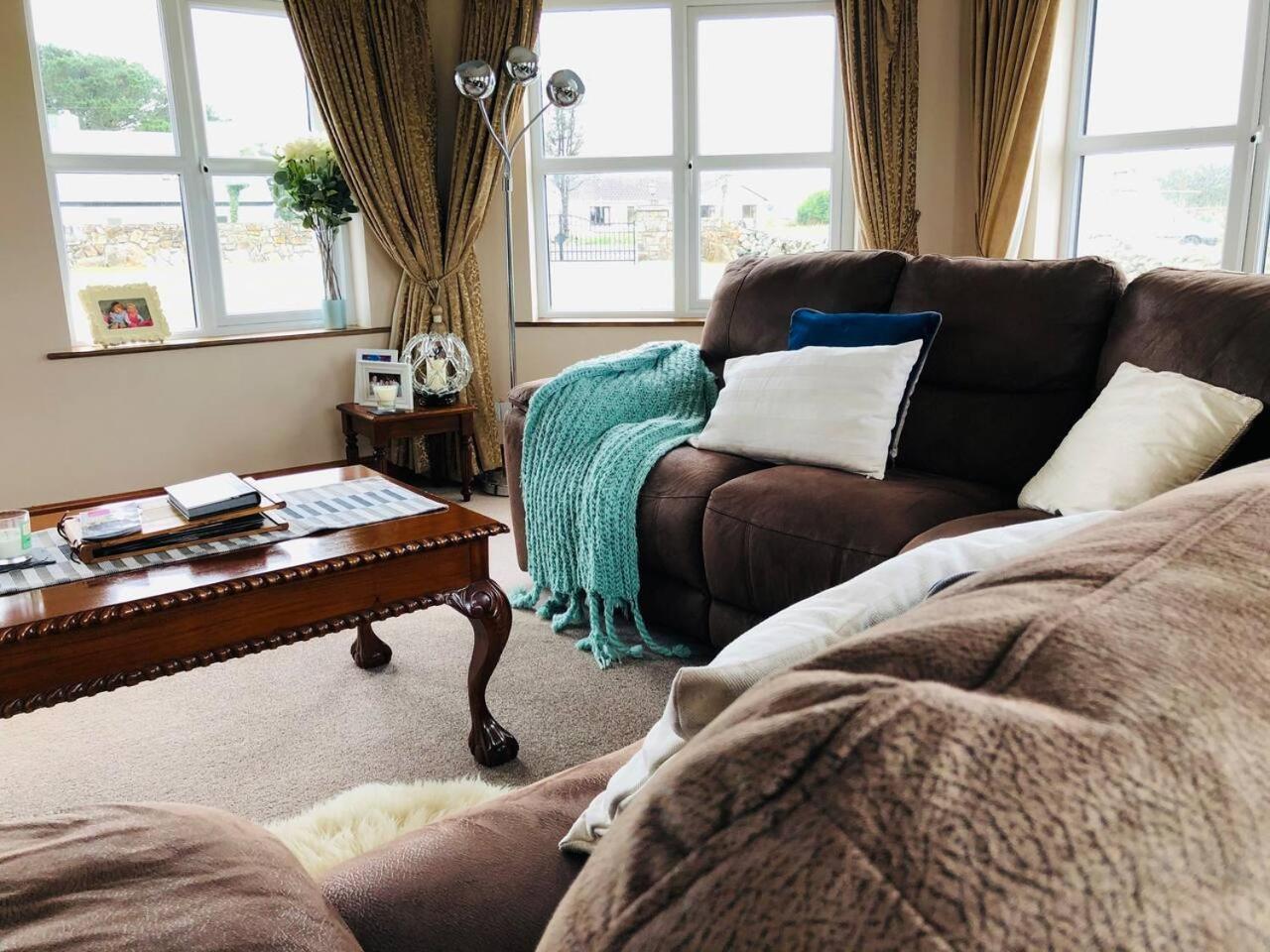 Connemara. 3 Bedroom, 8 Bed, Holiday Home Голуей Екстериор снимка