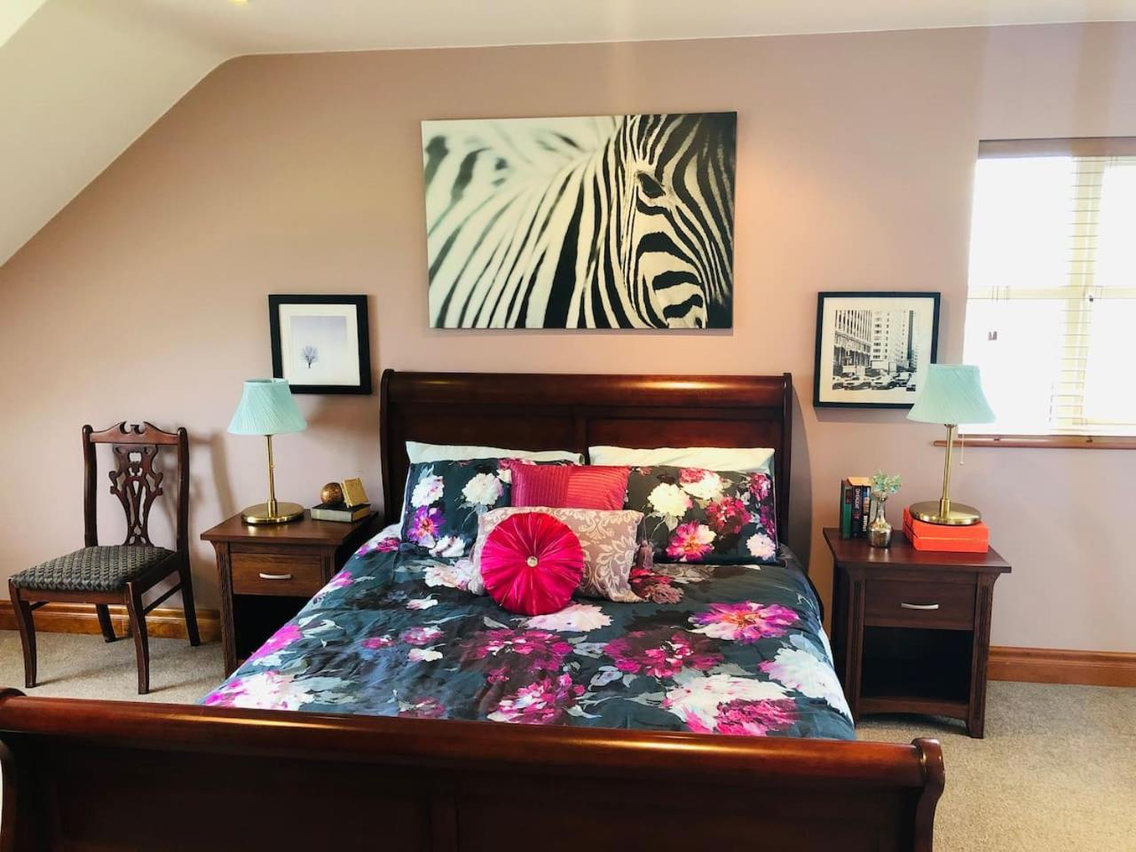 Connemara. 3 Bedroom, 8 Bed, Holiday Home Голуей Екстериор снимка