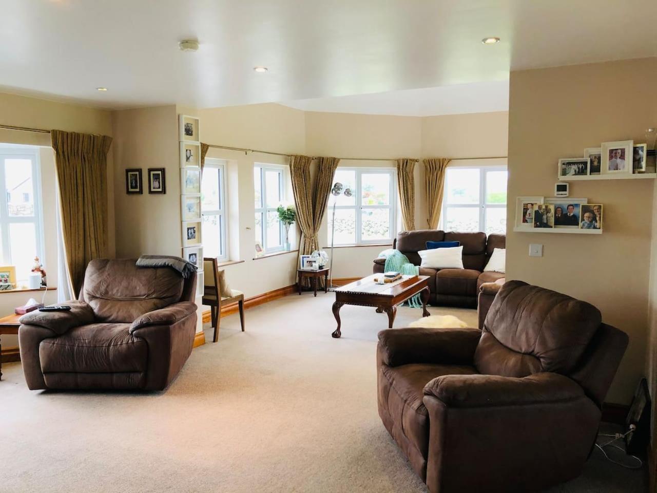 Connemara. 3 Bedroom, 8 Bed, Holiday Home Голуей Екстериор снимка