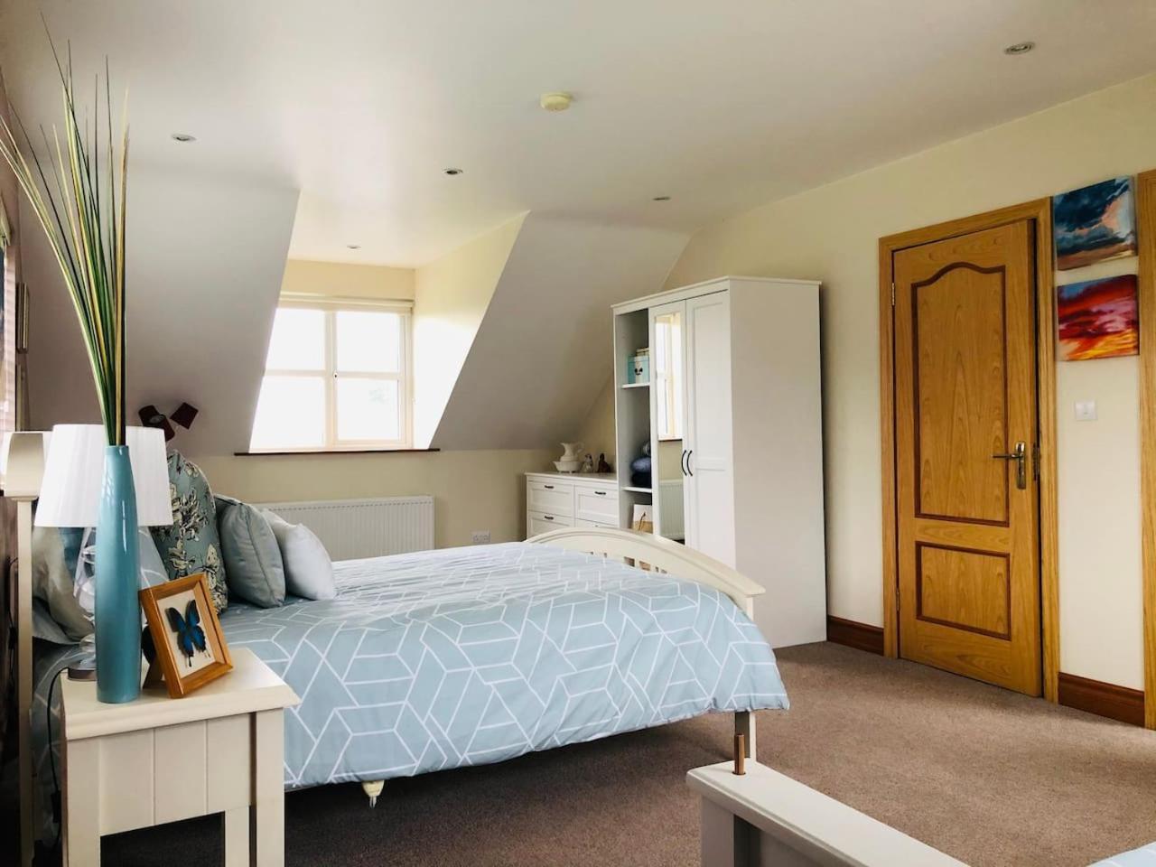 Connemara. 3 Bedroom, 8 Bed, Holiday Home Голуей Екстериор снимка