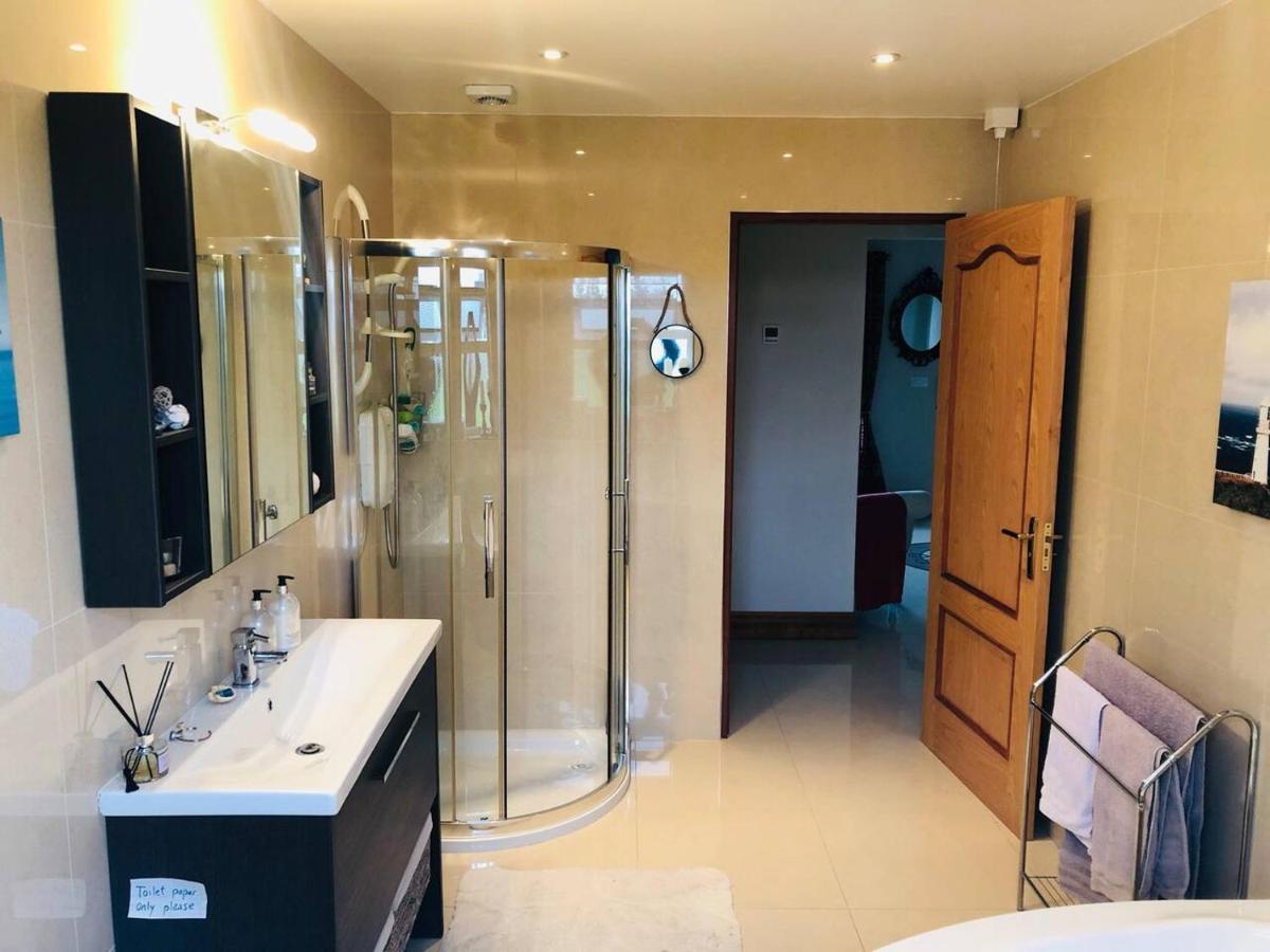 Connemara. 3 Bedroom, 8 Bed, Holiday Home Голуей Екстериор снимка